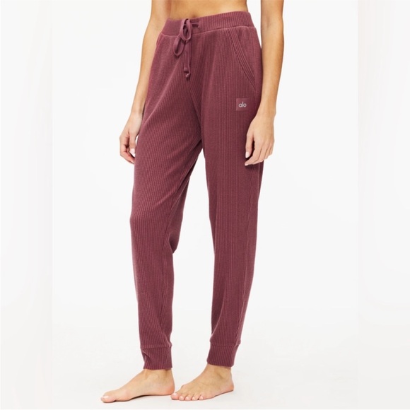 Alo Yoga Muse Limited Edition Burgundy Truffle Sweatpants Size Large - Picture 8 of 9